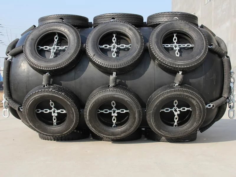 Mold Type vs Manual Wrapped Pneumatic Fender Manufacturing Quality Comparison JettyGuard mold-type pneumatic fender — mold type vs manual wrapped manufacturing quality comparison