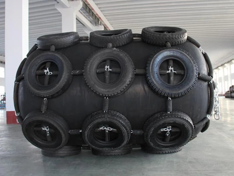 JettyGuard Mold-Type Pneumatic Fender ISO 17357 JettyGuard mold-type pneumatic fender manufactured to ISO 17357 for OCIMF-compliant STS operations