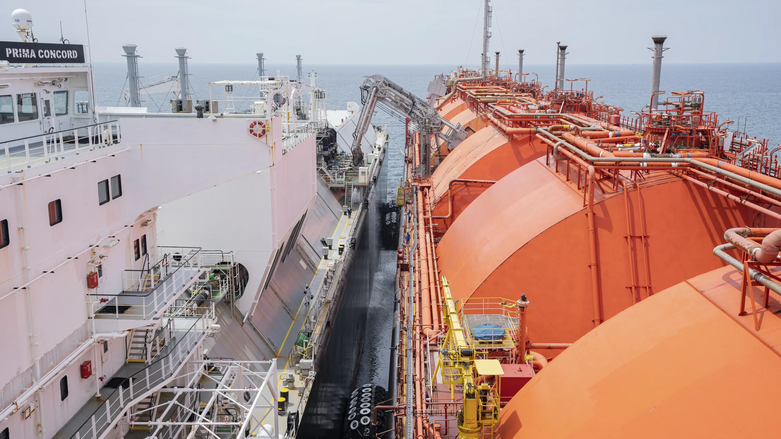 Pneumatic fender for FSRU side-by-side berthing