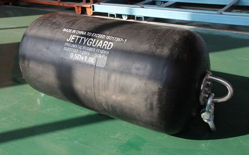 Mold-type pneumatic fender 500x1000 mm in production — the smallest standard ISO 17357 size
