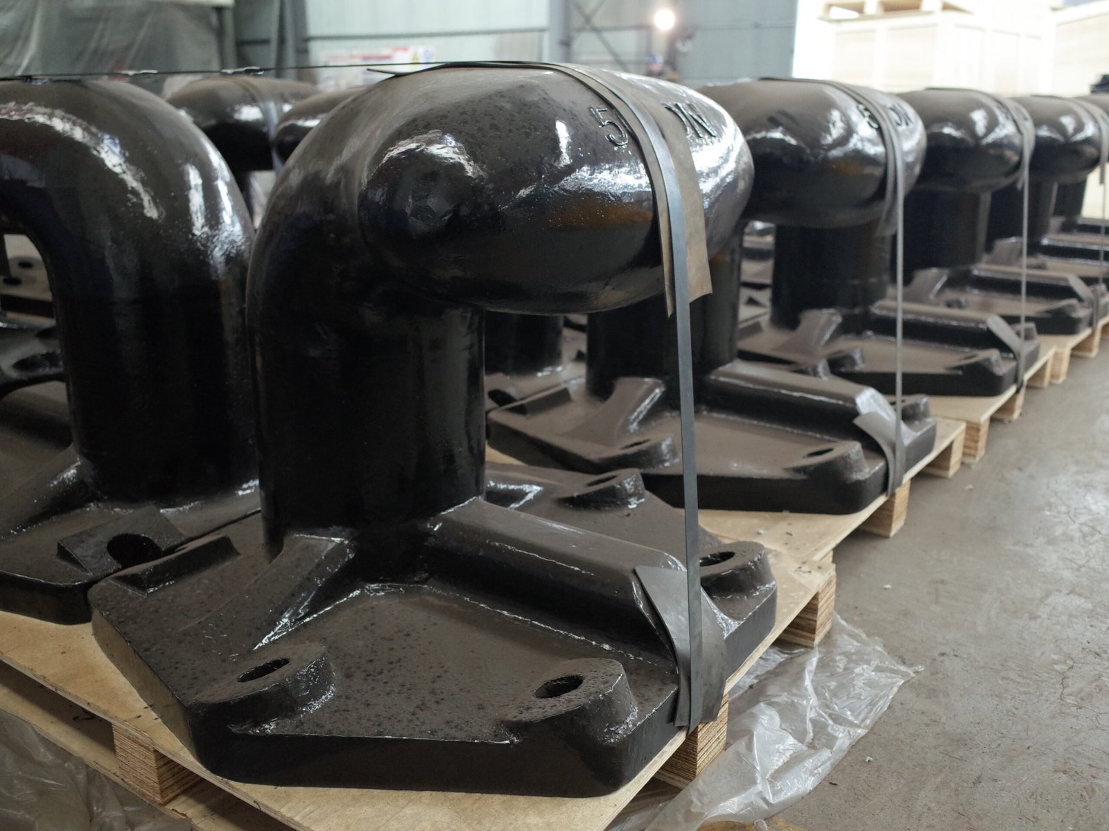 50 tonne R-type mooring bollards arranged at the workshop