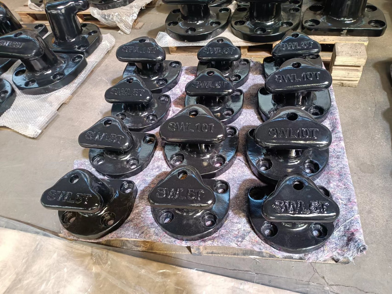T-head mooring bollards marked with different safe working loads