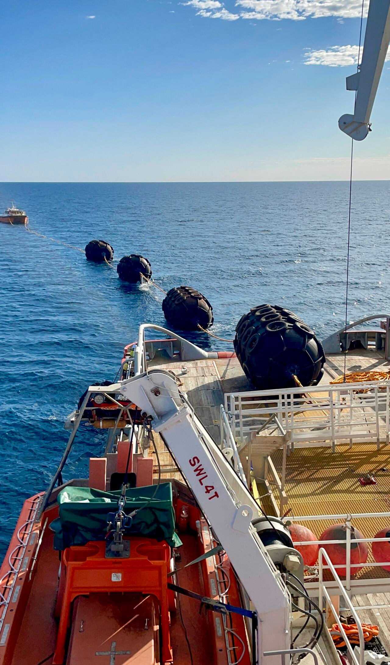 Pneumatic marine fender prepared for offshore service